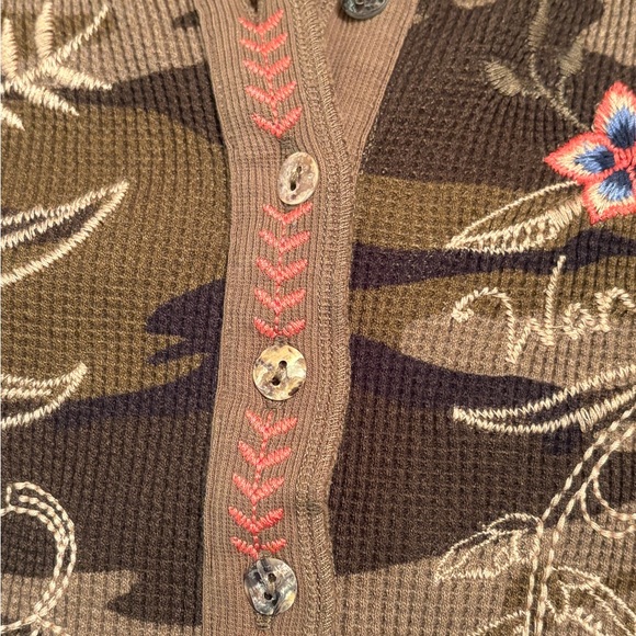 Johnny Was Embroidered Camo Thermal Henley - Picture 6 of 10